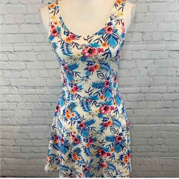 DIVIDED FOR H&M SLEEVELESS FLORAL TROPICAL SKATER SUNDRESS SIZE 12 - Picture 1 of 5
